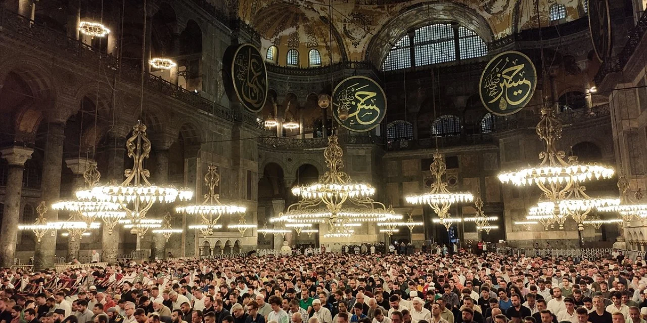 Mevlid Kandili 2026: 24 Ağustos Pazartesi Gecesi Coşkusu ve Törenleri