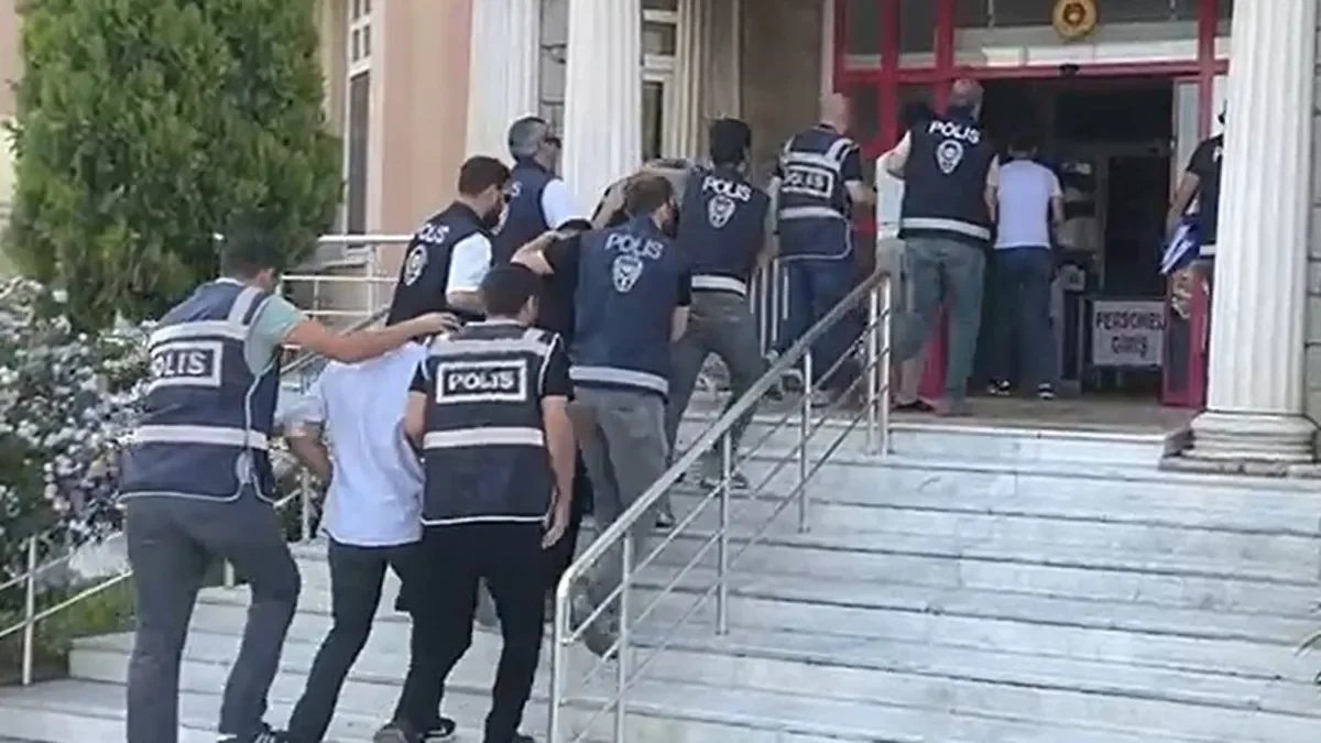 MİT'çiyiz dediler, Adalet Bakanı'nın adını kullandılar!