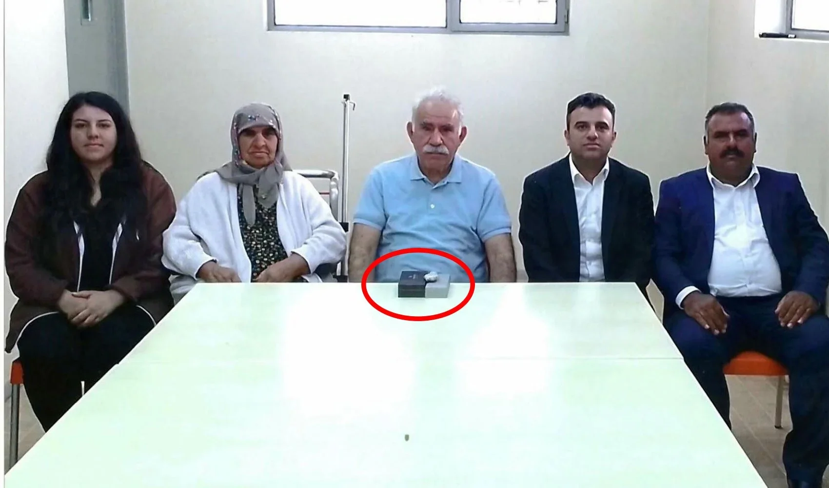 Öcalan'ın fotoğrafındaki kutuların sırrı çözüldü!