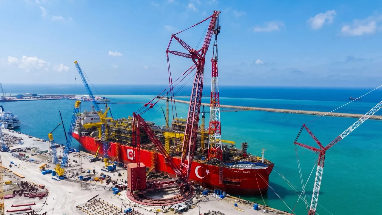 osman-gazi-ye-alev-kulesi-takildi-8-milyon-haneye-gaz-sakarya-dan-1.webp