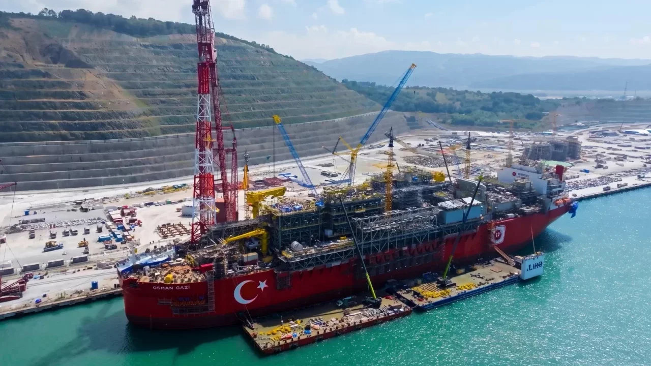 Osman Gazi'ye alev kulesi takıldı! 8 milyon haneye gaz Sakarya’dan