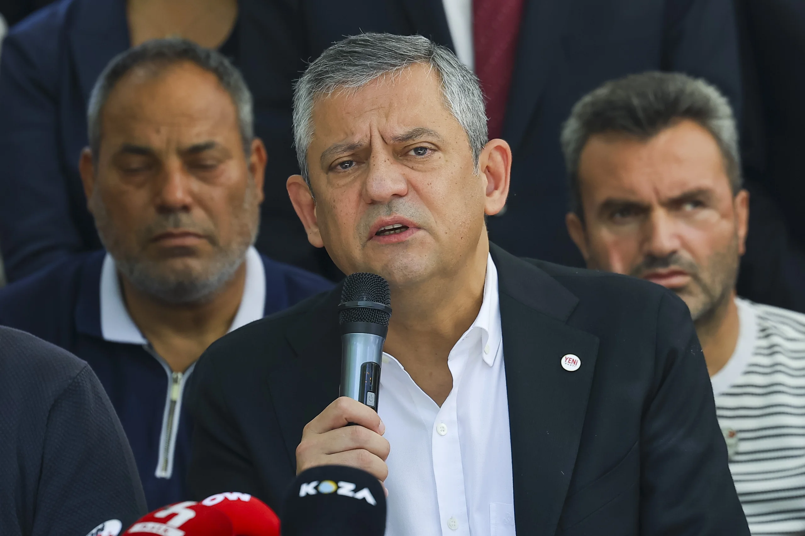 Özgür Özel'den Terörsüz Türkiye yasasına ilk yorum: Tek silah bile kalmamalı