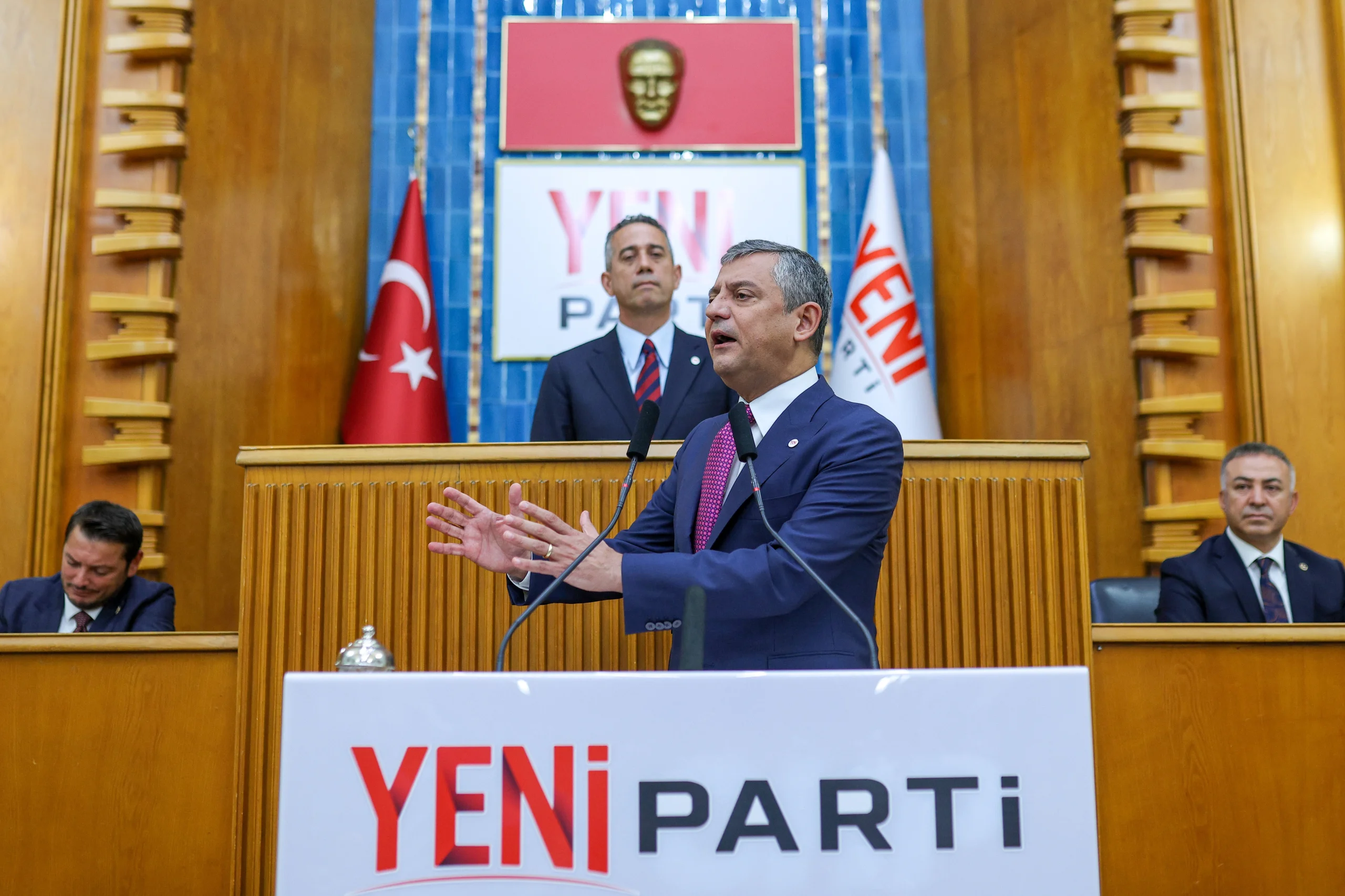 Özgür Özel duyurdu: YENİ Parti'de delege sistemi bitti!