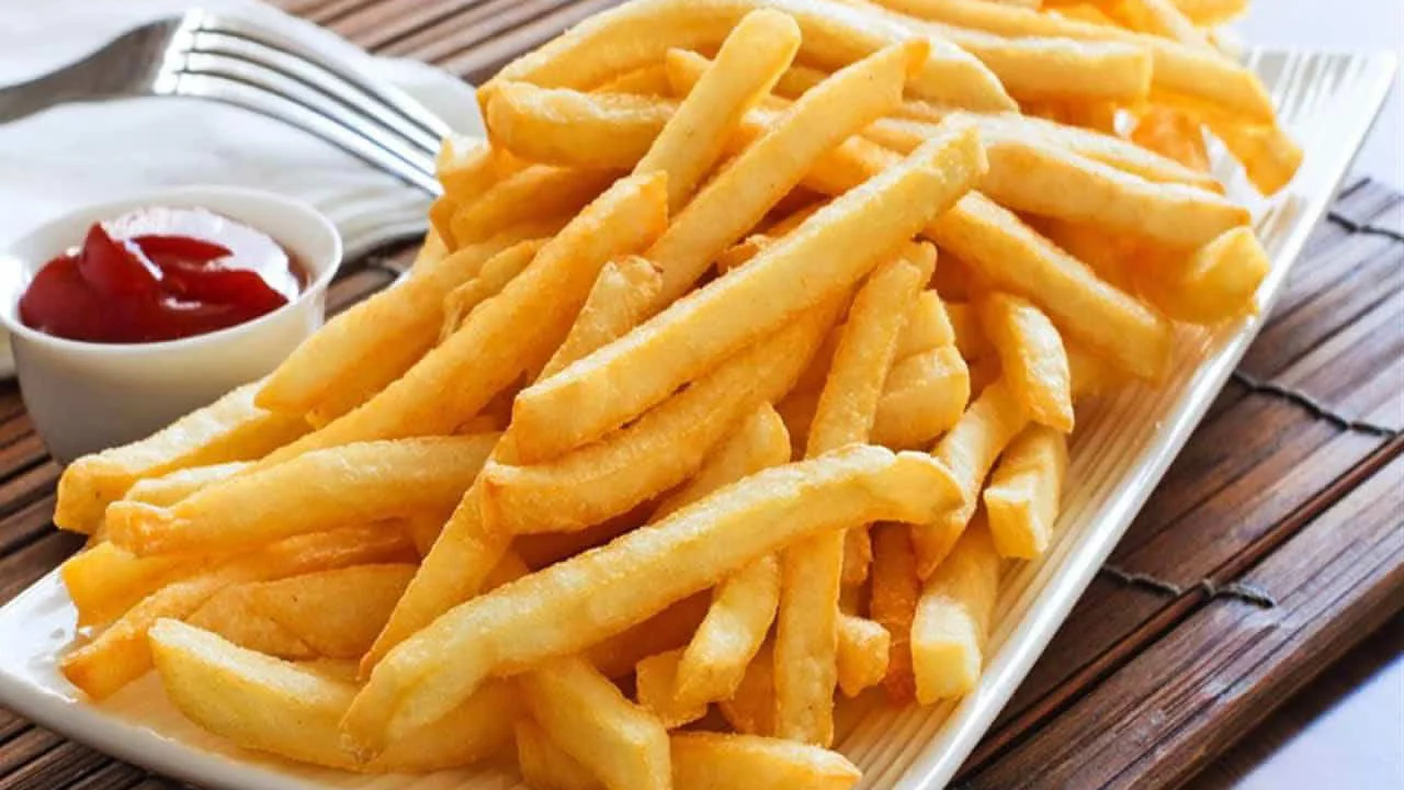 Patates kızartmasını çıtır yapan sır: Yağa bir tatlı kaşığı sirke