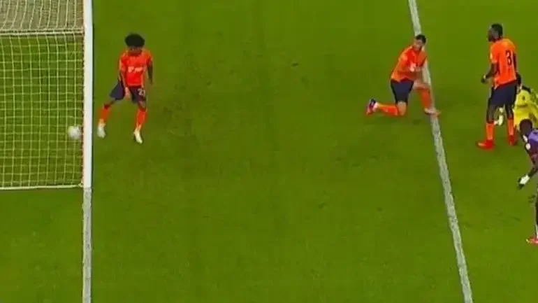 Salah attı, Shomurodov cevap verdi: Fırtına soyunma odasına beraberlikle gitti