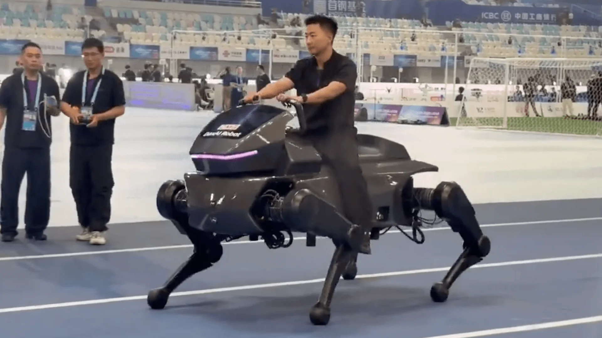 Tek şarjla 100 Km menzil! 300 kilo taşıyan robot at