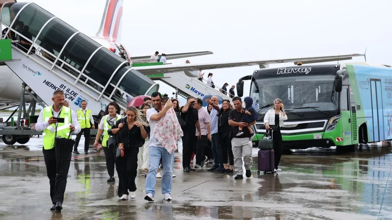 trabzon-a-yeni-ulkeden-direkt-ucus-basladi-ilk-ucak-dolu-geldi-2.webp