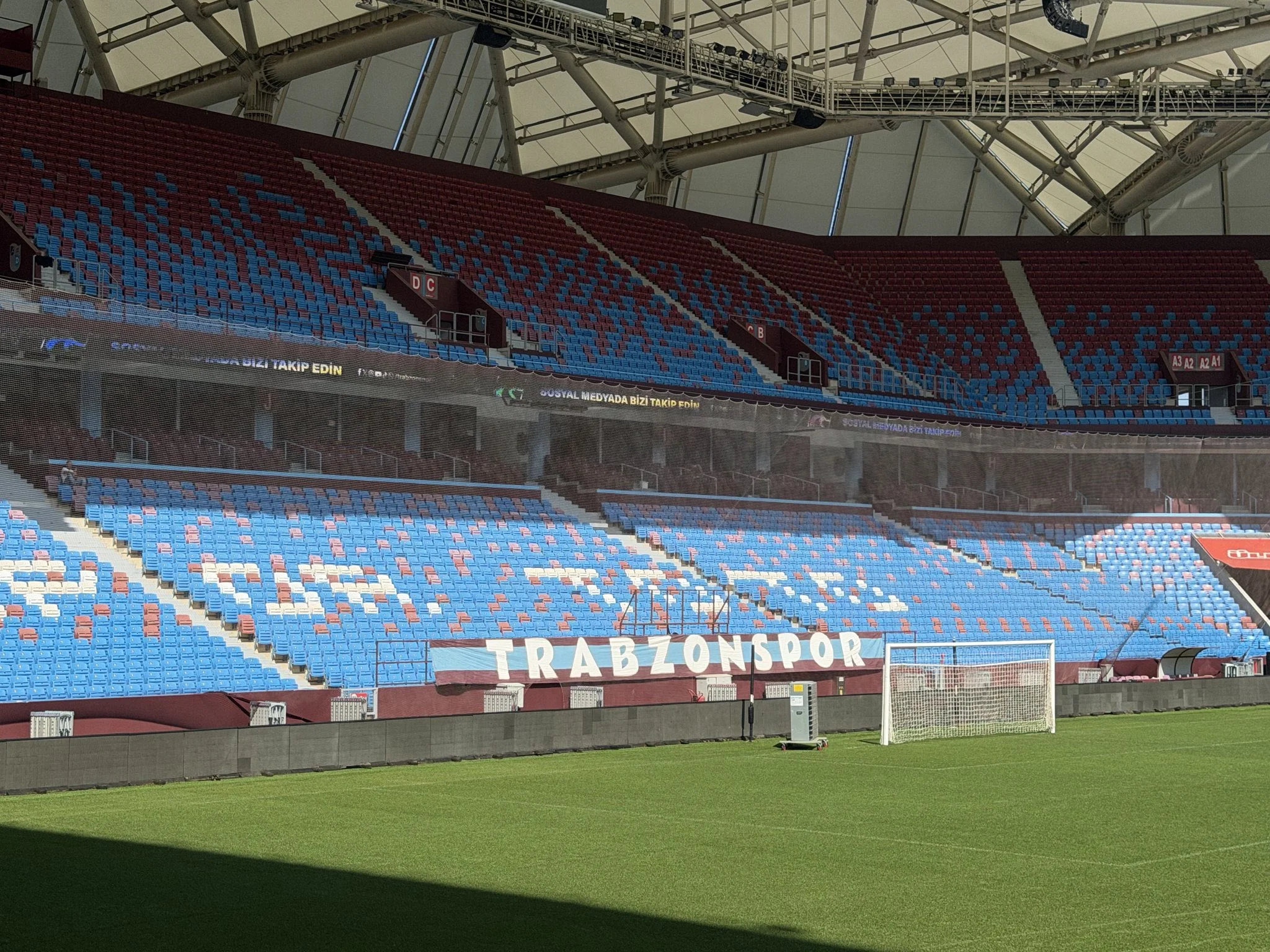 Trabzonspor'da çifte müjde: Tribünler birleşti, VIP Bordo açılıyor!