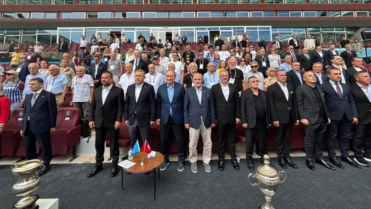 Trabzonspor'da Salah sürprizi! 59. Yıl törenindeki atkı ve Ertuğrul Doğan'dan flaş açıklama