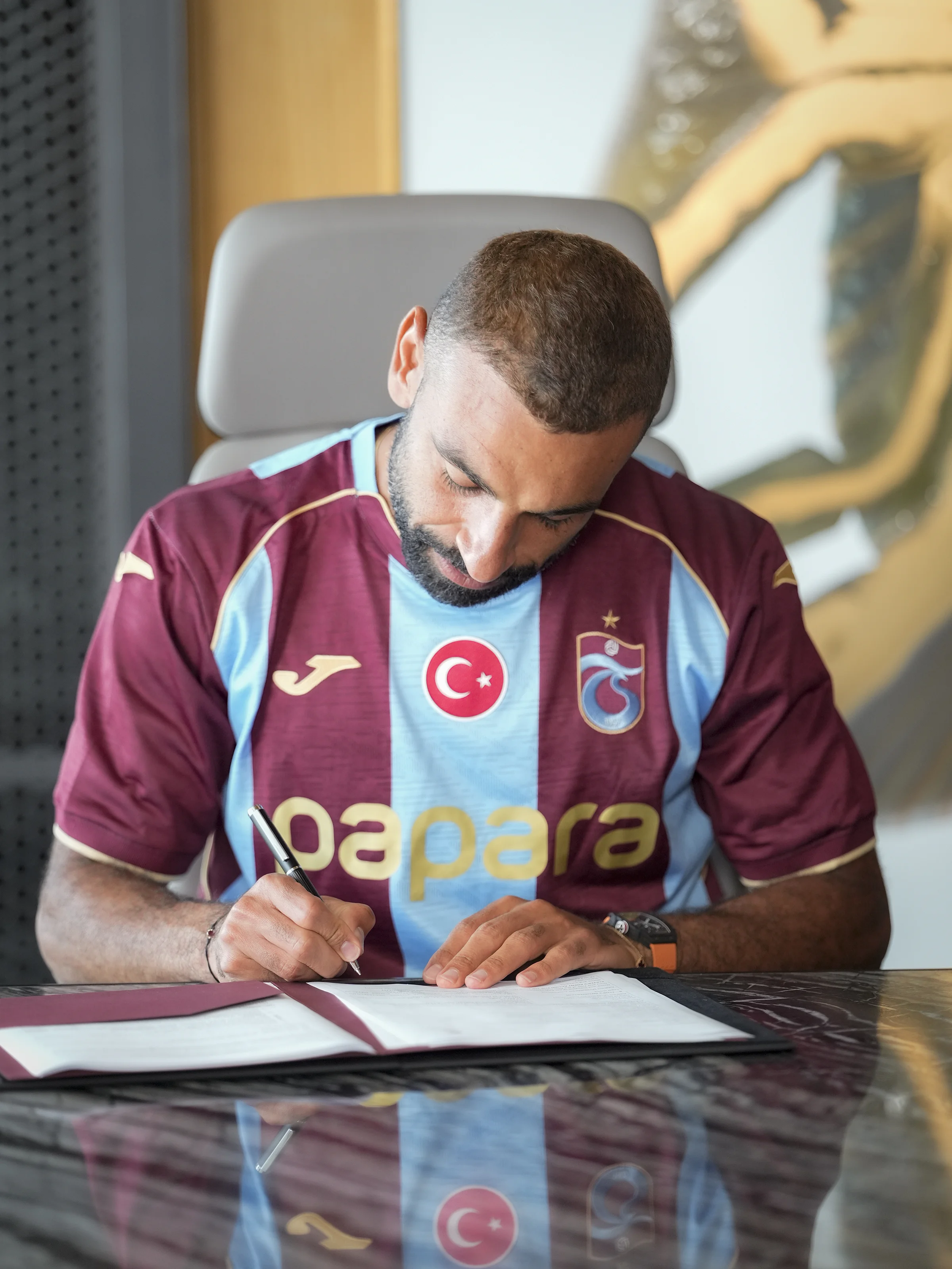 Trabzonspor tarihinin en büyük imzasını attı: Salah resmen TS’de