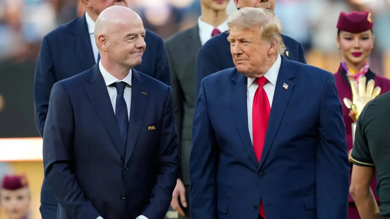 trump-tan-dunya-kupasi-nda-kirmizi-karti-silen-infantino-ya-tam-destek-4.webp
