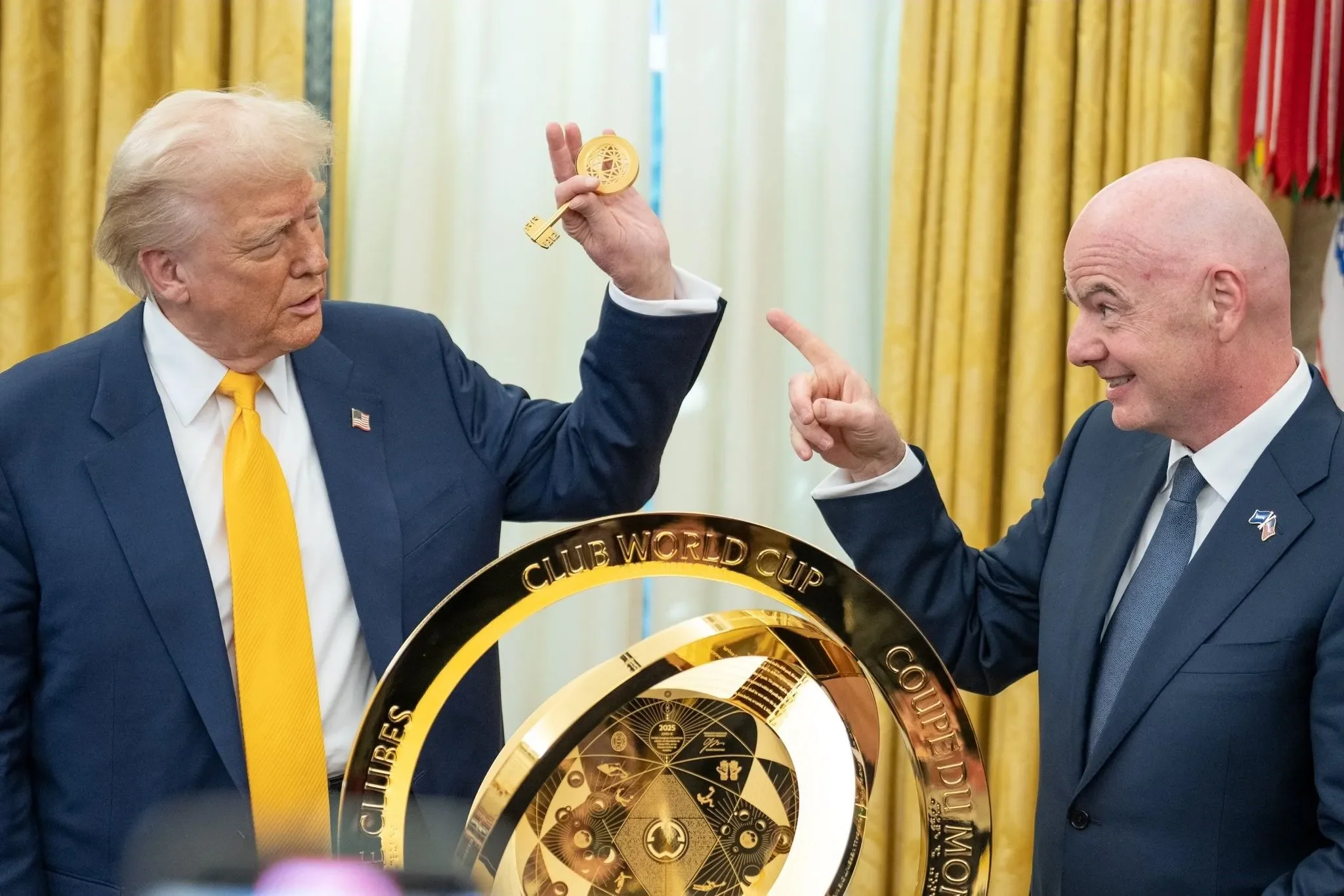 trump-tan-dunya-kupasi-nda-kirmizi-karti-silen-infantino-ya-tam-destek.webp