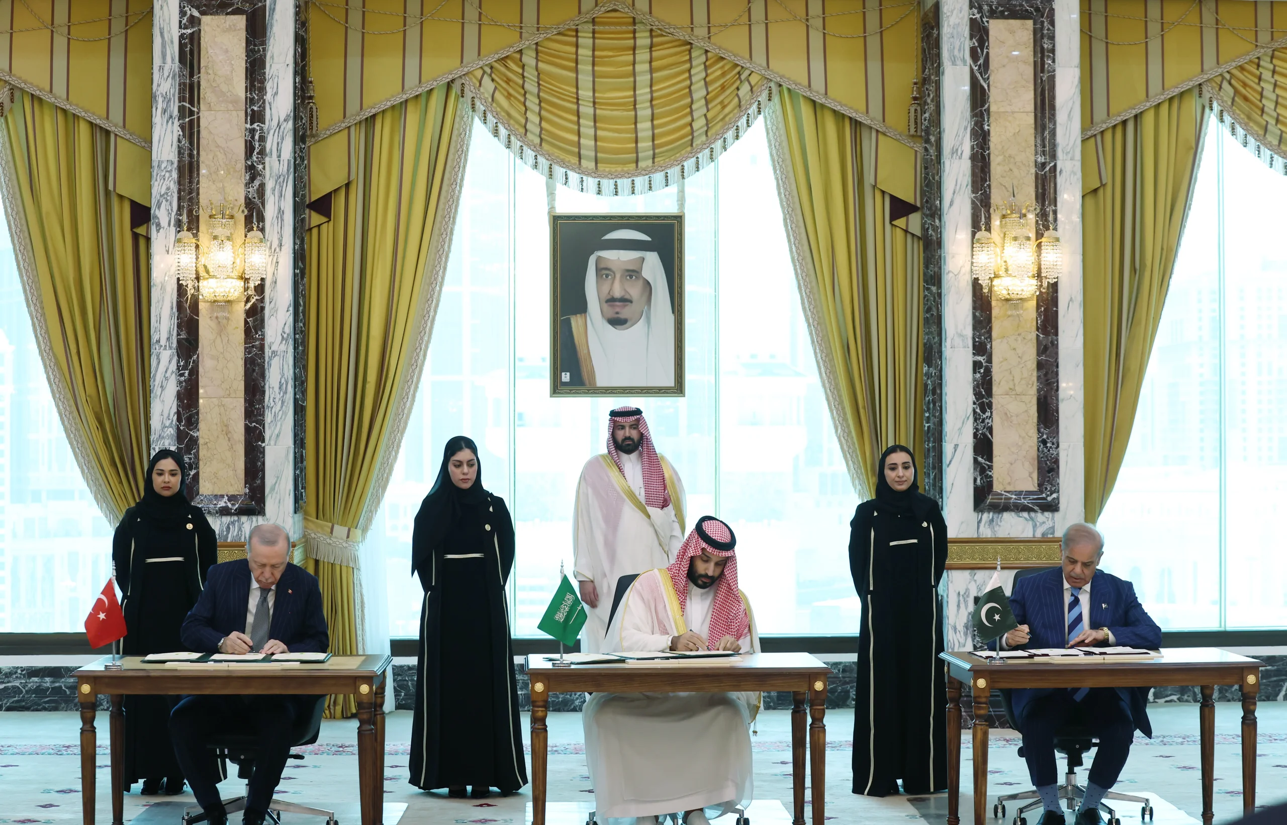 Türkiye, Suudi Arabistan ve Pakistan'dan ortak karar: "Birine saldırı hepimize saldırı"