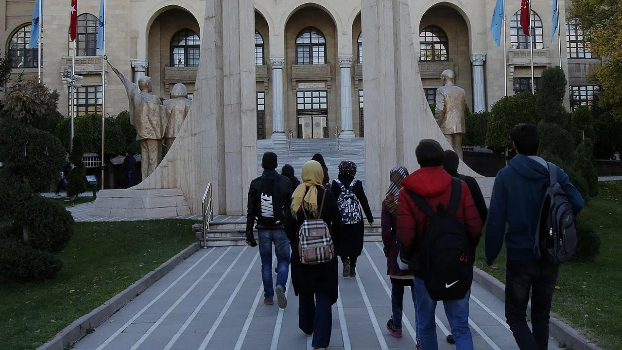 universite-kayitlari-bugun-basladi-dikkat-edilmesi-gerekenler-1.webp