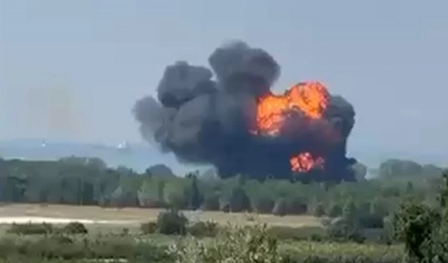 Yalova'da askeri uçak kaza kırıma uğradı! Pilot sağ kurtuldu