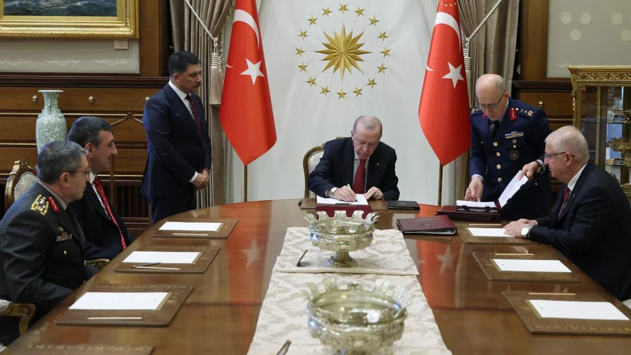 yas-kararlari-aciklandi-hava-kuvvetleri-nde-bayrak-degisimi.webp
