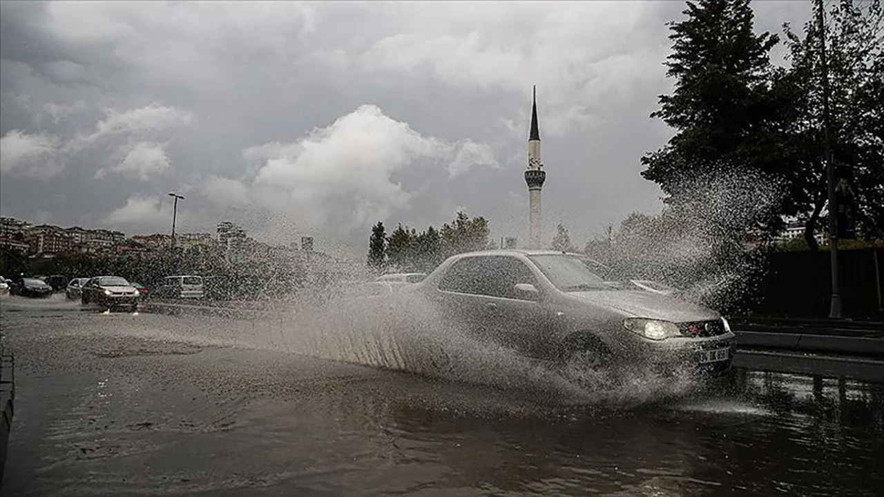 14-eylul-pazartesi-istanbul-da-okullar-saganaga-acilacak-valilik-saatleri-degistirdi.webp
