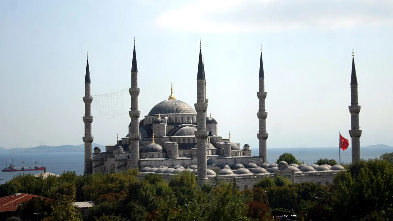 18 Eylül 7 büyükşehir için akşam ve yatsı namazı ezan saatleri: Diyanet esaslı!