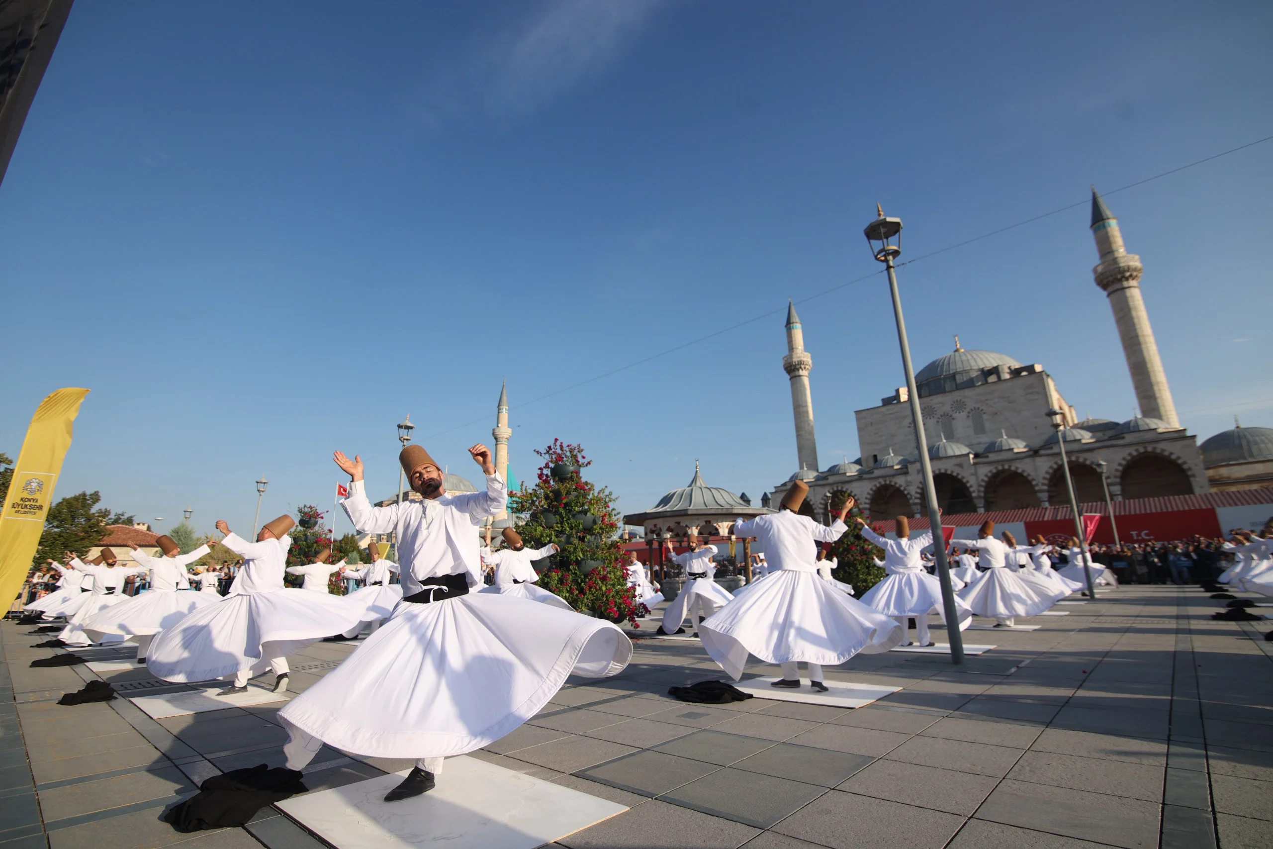 23-uluslararasi-konya-mistik-muzik-festivali-sema-ayiniyle-acildi-2.webp