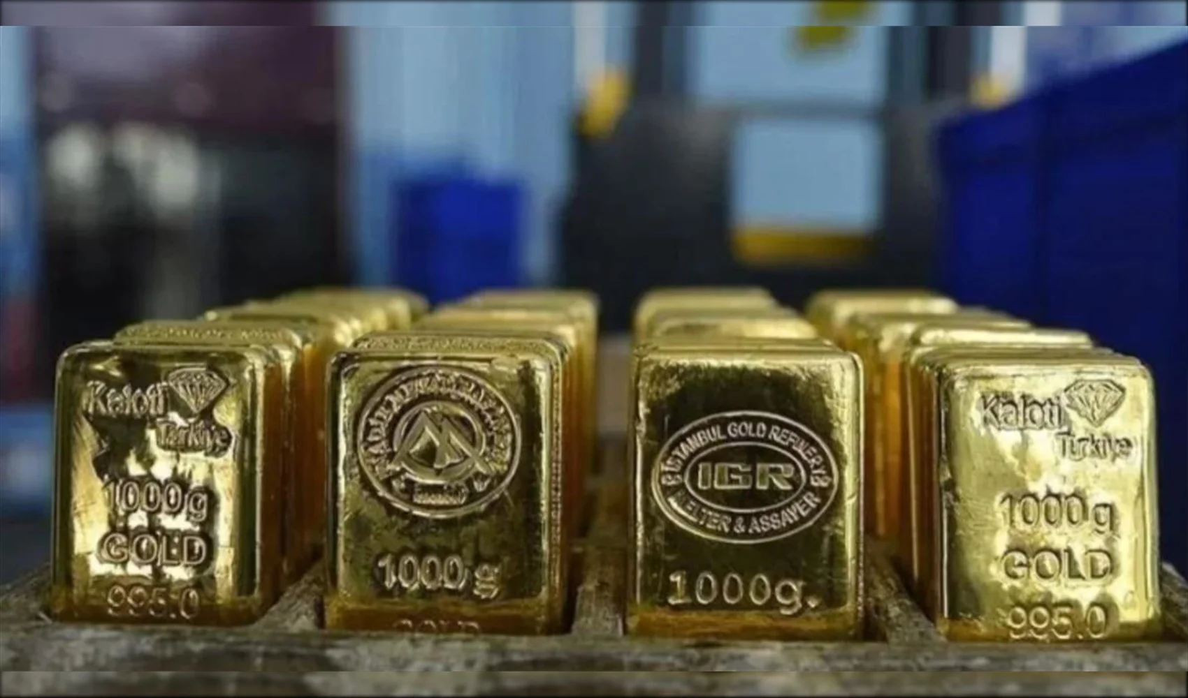 Altın haftayı yüzde 2 düşüşle kapatıyor! Fed baskısı sürüyor