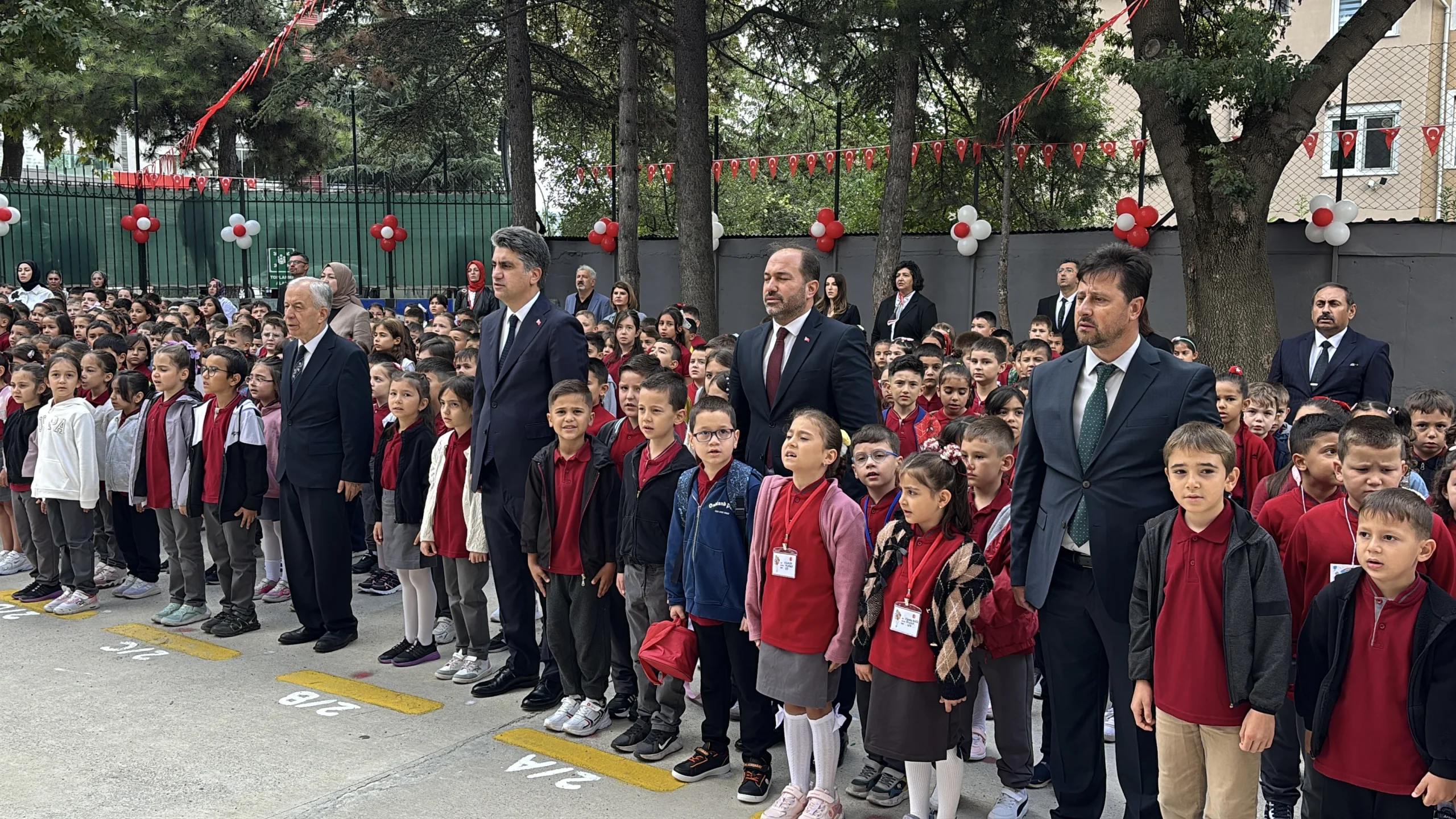 Bakan Tekin'den 1 milyon öğretmene SMS'li ilk ders: O mesaj ceplere düştü