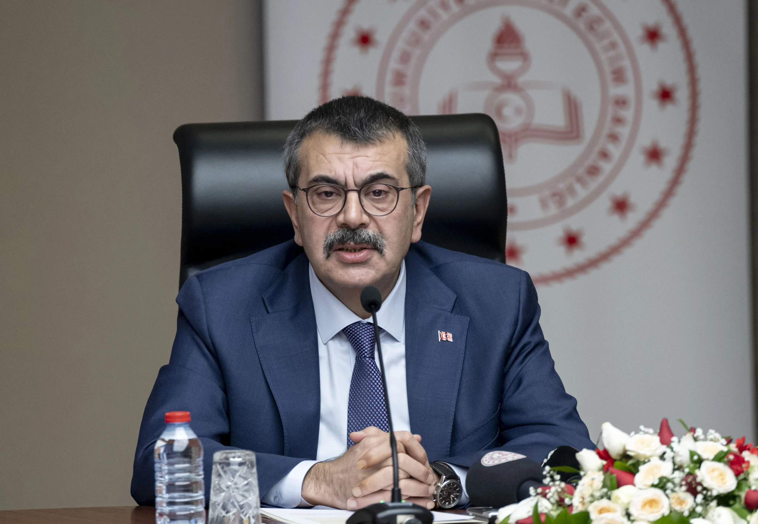 Bakan Tekin'den 1 milyon öğretmene SMS'li ilk ders: O mesaj ceplere düştü