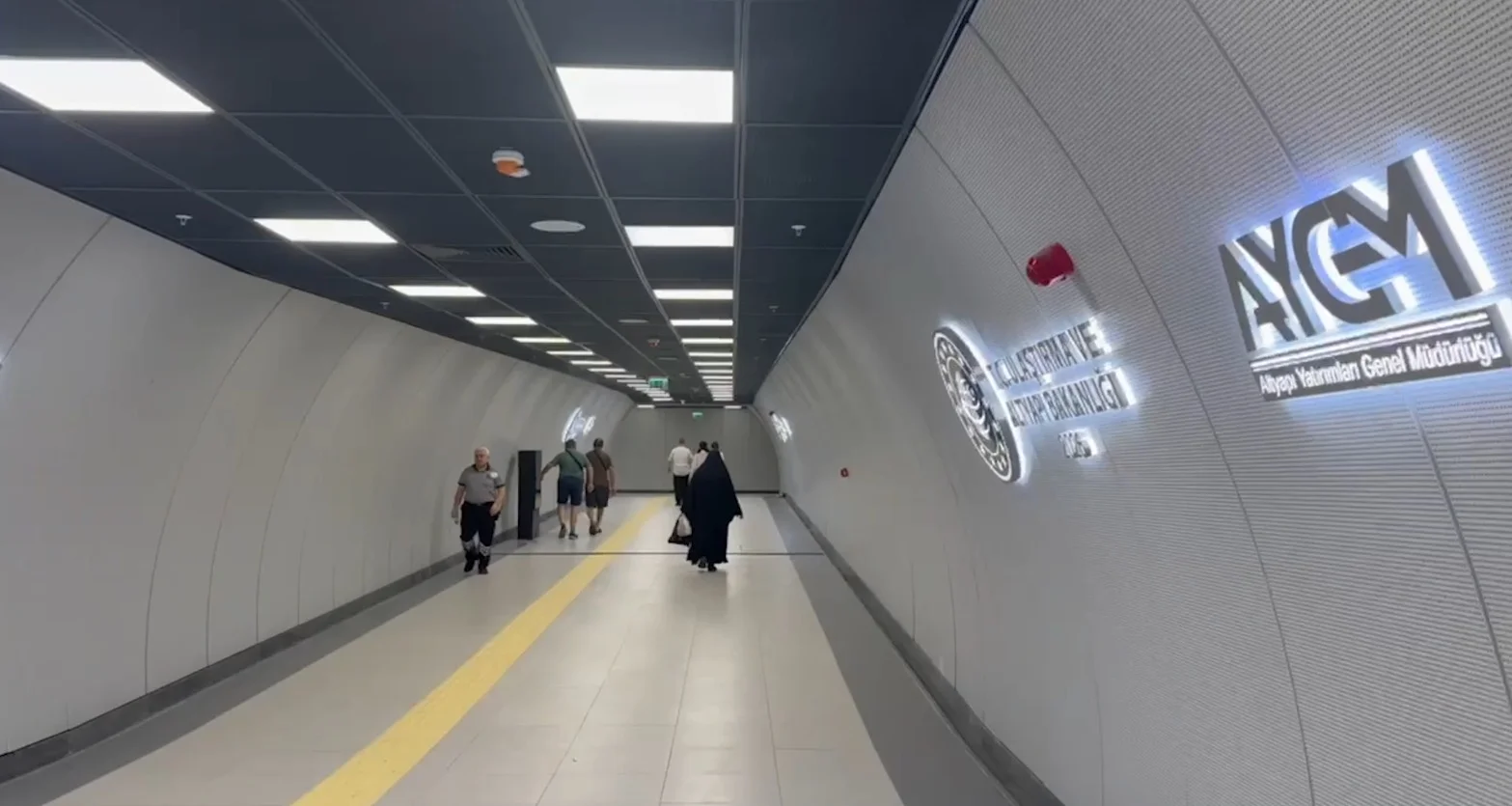 bakan-uraloglu-rekoru-duyurdu-istanbul-havalimani-metrosuyla-37-milyon-150-bin-yolcu-tasindi-4.webp
