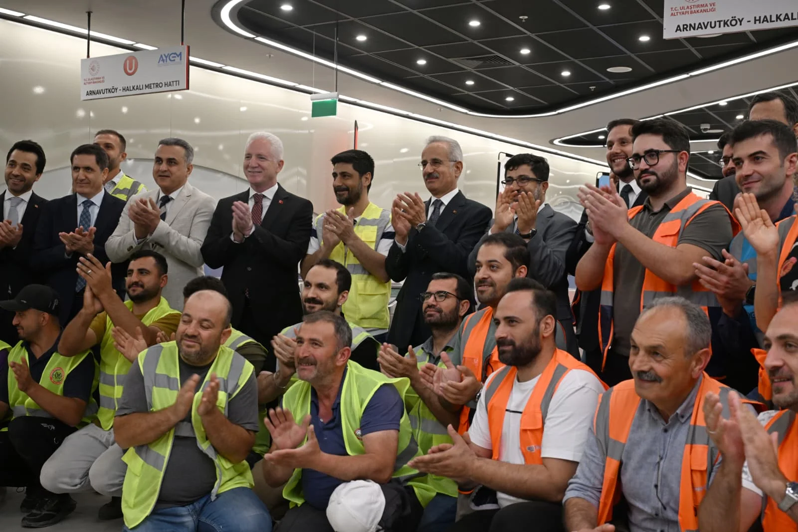 bakan-uraloglu-rekoru-duyurdu-istanbul-havalimani-metrosuyla-37-milyon-150-bin-yolcu-tasindi.webp
