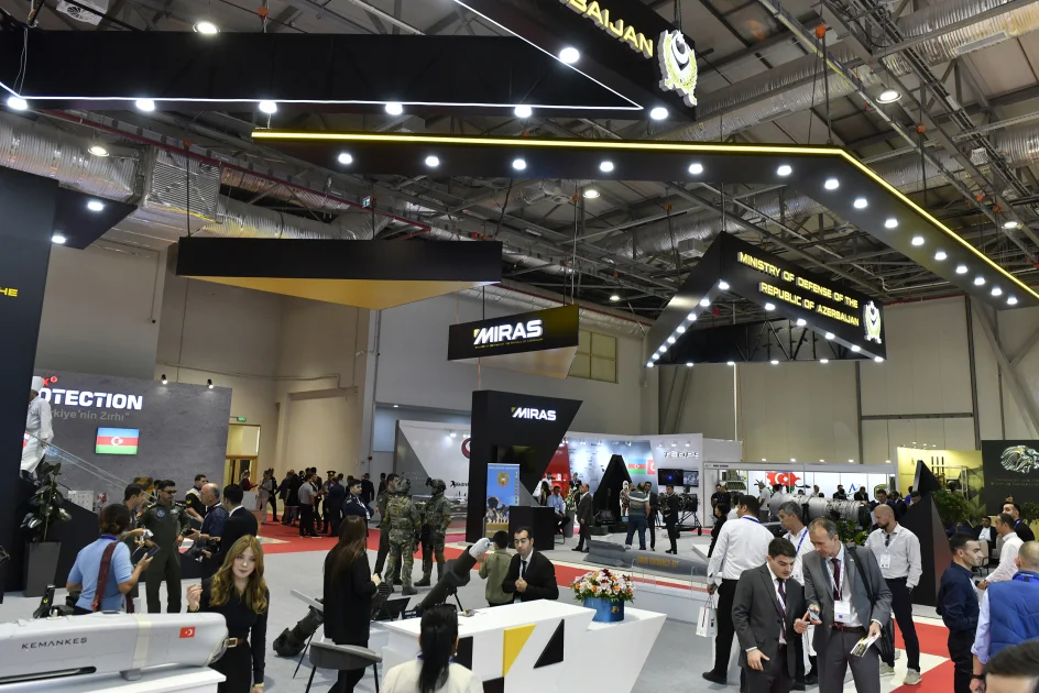 BAYKAR'ın 1000 kilometre menzilli SİVRİSİNEK'i ADEX 2026'da sergilendi