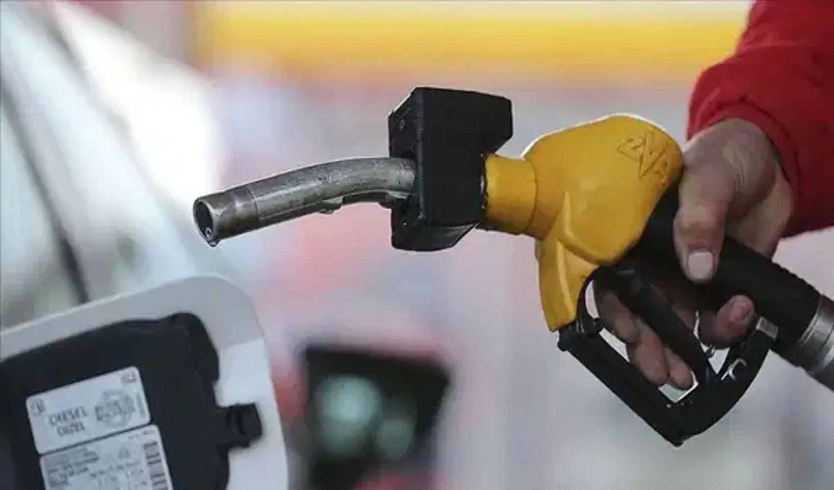 benzin-mazot-ve-lpg-ye-gece-yarisi-otv-zammi-geliyor-1.webp