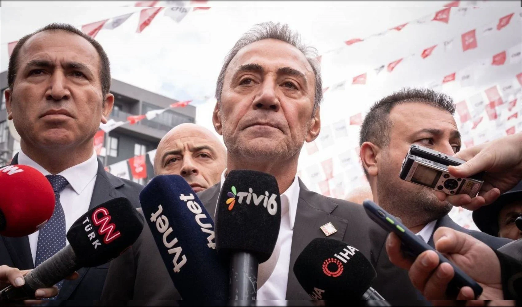 Berhan Şimşek kimdir? Kaç yaşında, aslen nereli, eşi kim?
