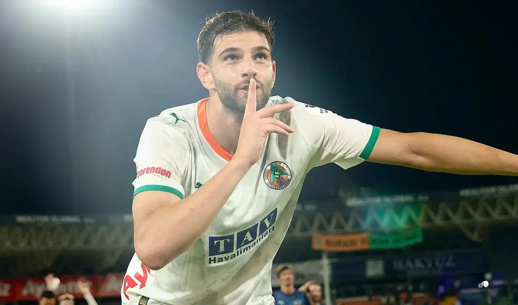 bjk-transfer-kartal-umit-akdag-i-resmen-acikladi-4-yillik-sozlesme-1.webp
