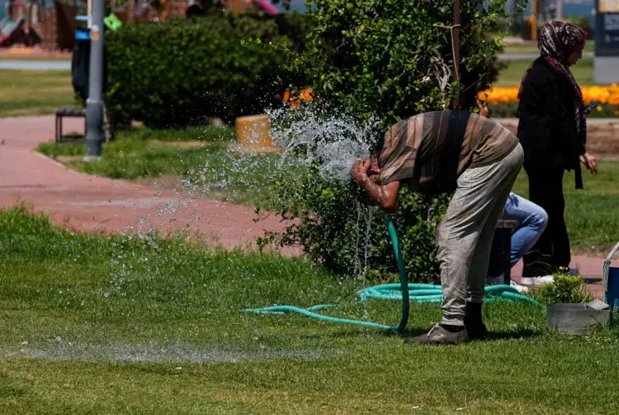 Bugün hava nasıl? İstanbul poyrazla serin, antalya 40 derece!