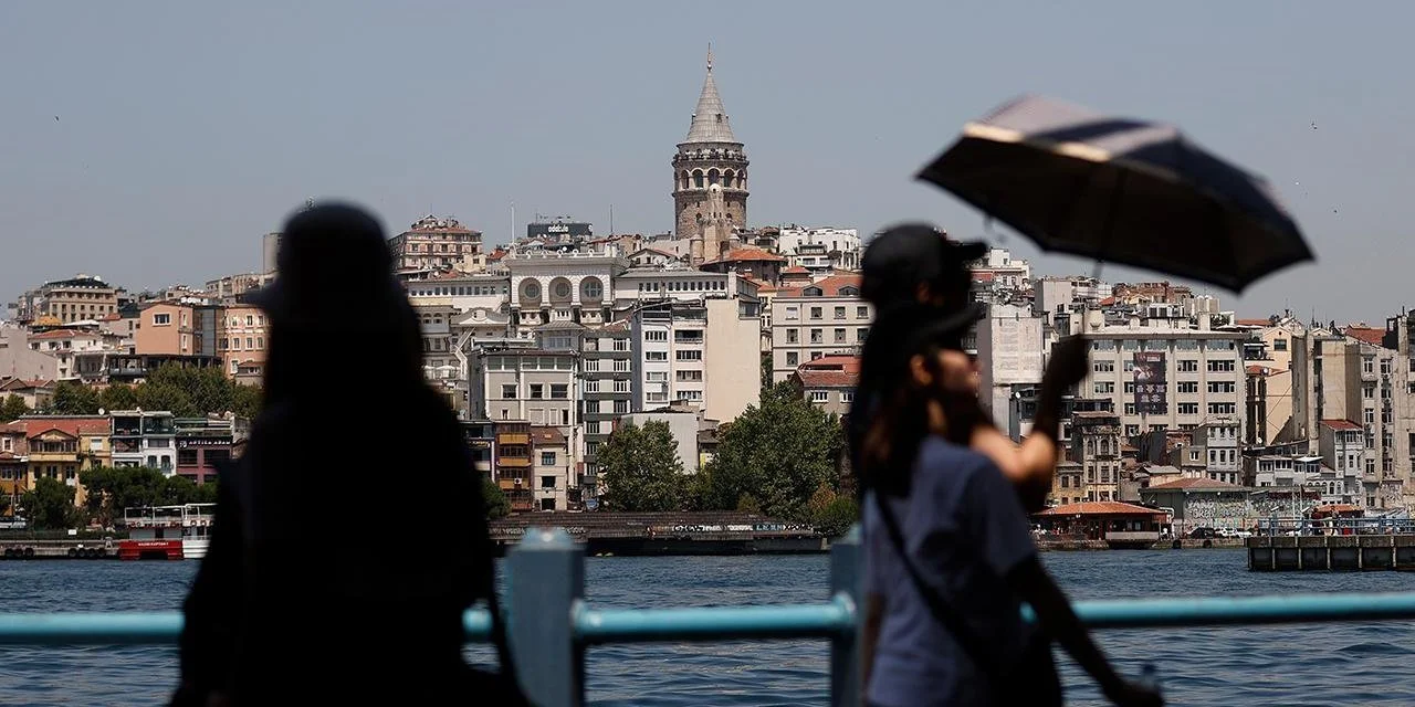 Bugünkü hava durumu: İstanbul 28, Adana 37, Karadeniz'de sağanak!