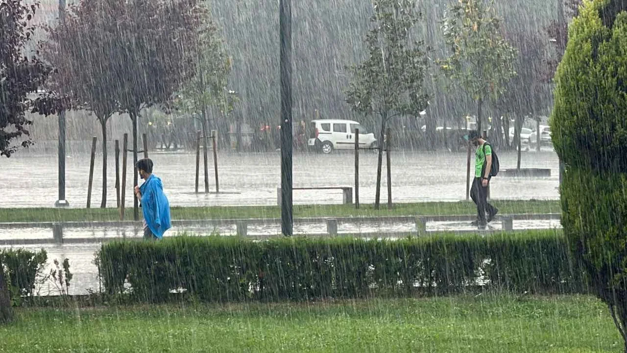 Bugünkü hava durumu: Zonguldak, Düzce ve Sakarya'ya kuvvetli yağış!