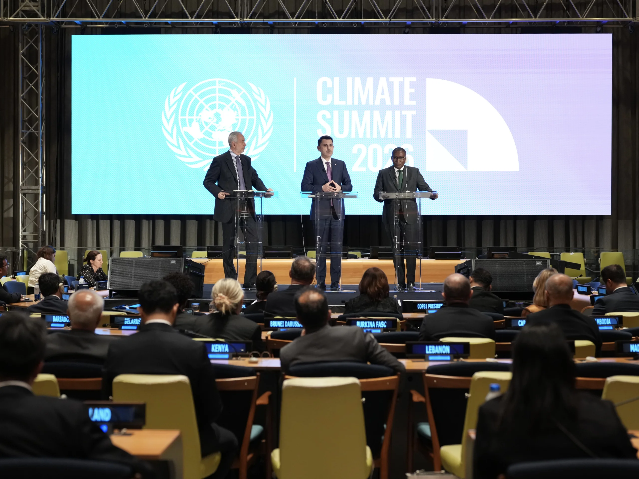 COP31 Başkanı Bakan Kurum'dan İklim Zirvesinde deprem konutu vurgusu: Saatte 23 konut ürettik