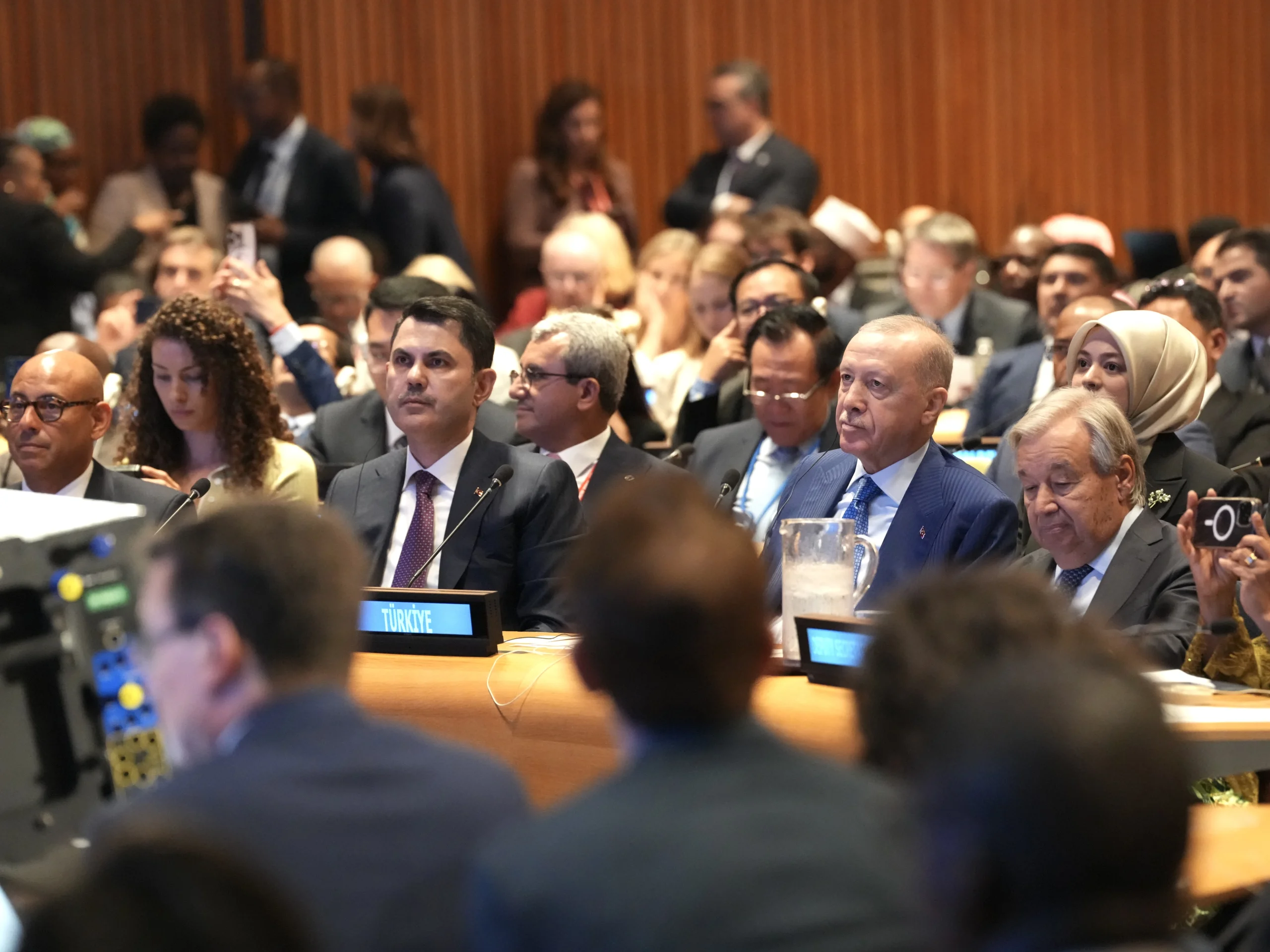 COP31 Başkanı Bakan Kurum'dan İklim Zirvesinde deprem konutu vurgusu: Saatte 23 konut ürettik