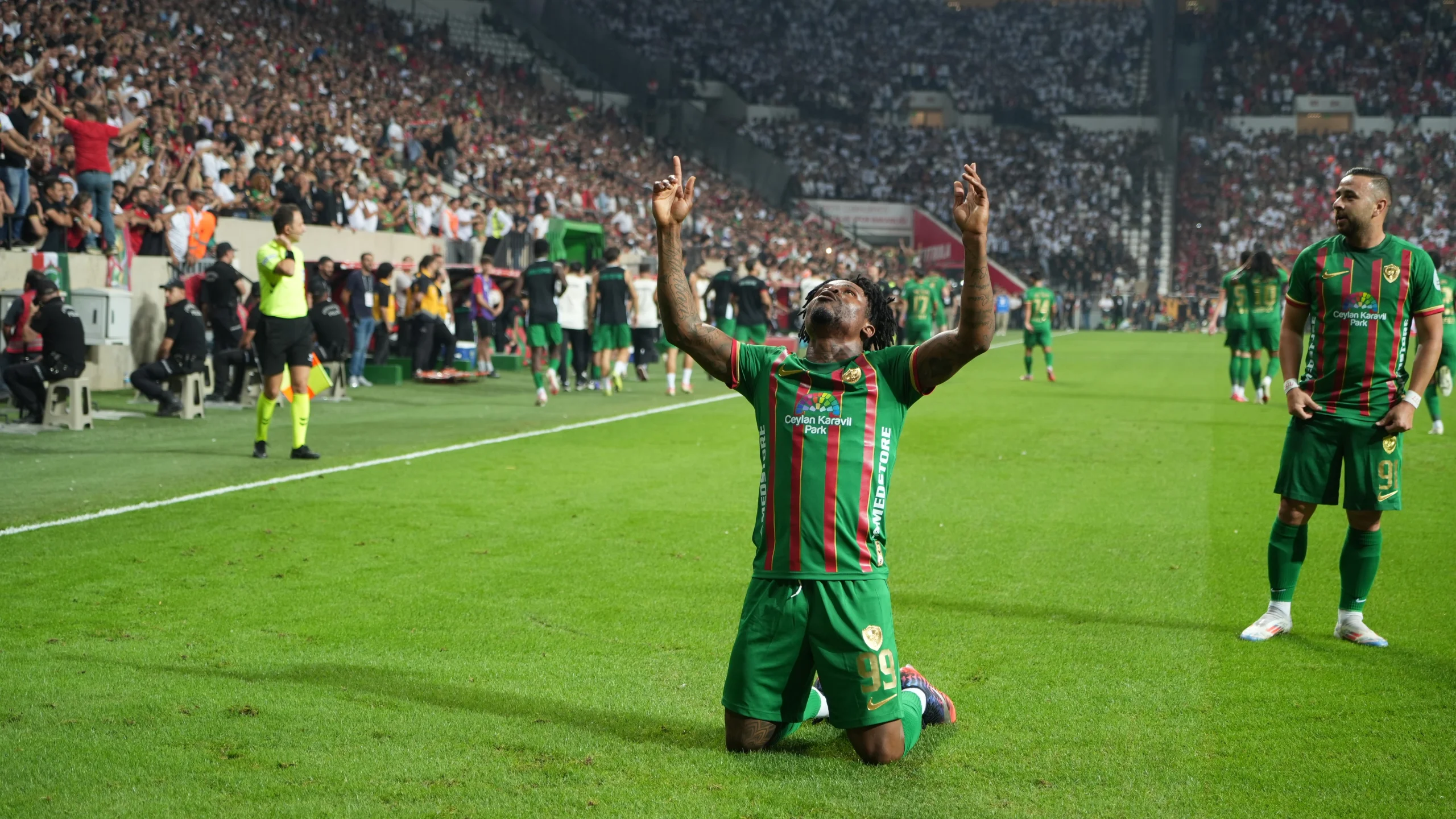 Diyarbakır'da tarihi gece! Amedspor Beşiktaş'ı 3-2 devirdi