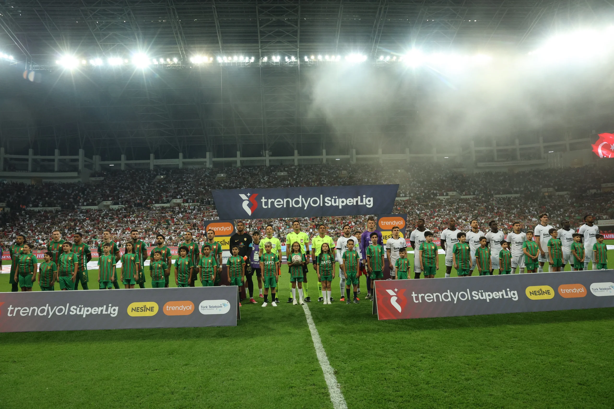 Diyarbakır'da tarihi gece! Amedspor Beşiktaş'ı 3-2 devirdi