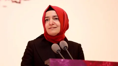 Fatma Betül Sayan Kaya'nın anne, babası ve kardeşleri kimdir? İşte meslekleri
