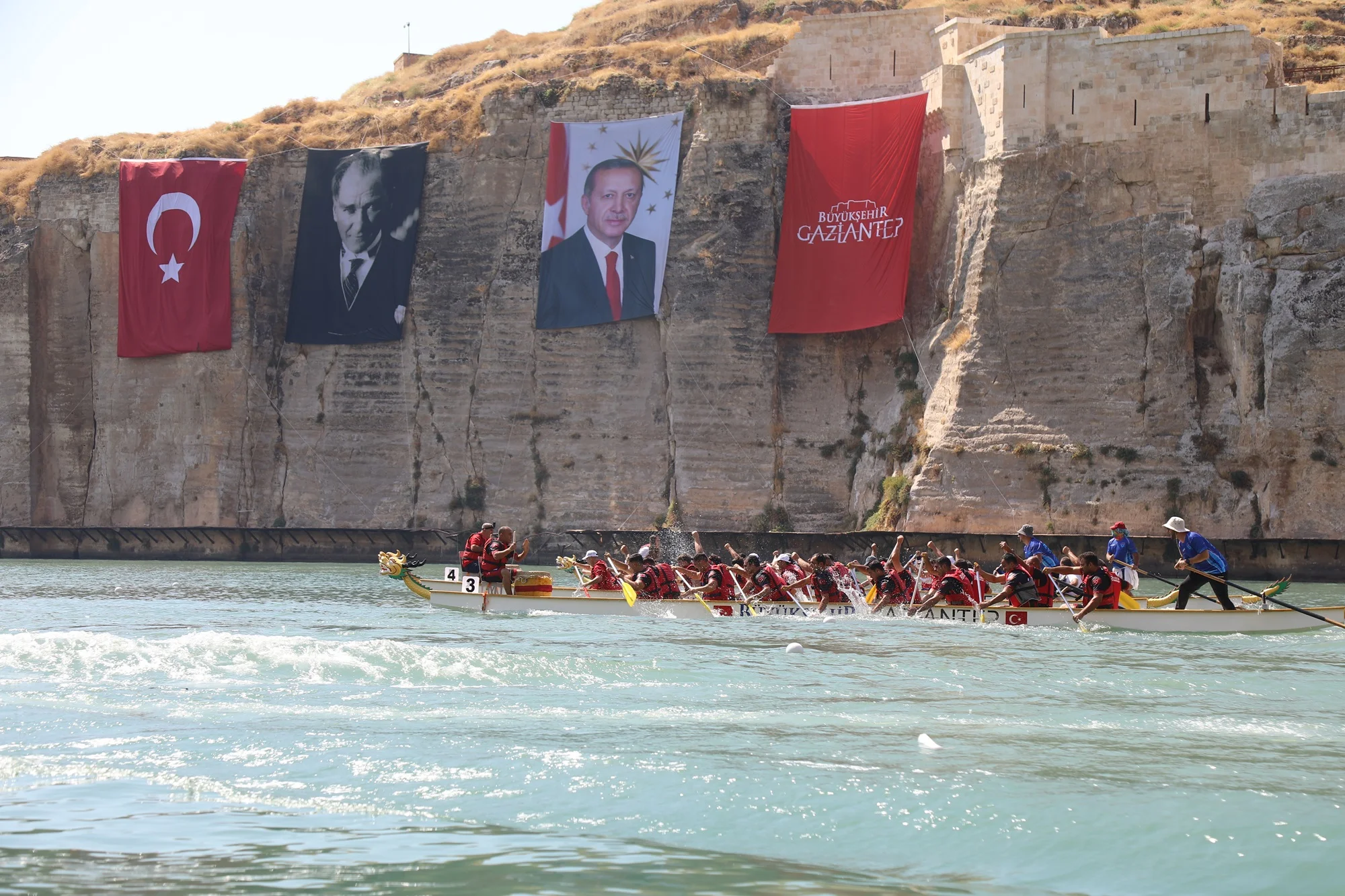 Fırat'ın İncisi Rumkale'de festival coşkusu: 4 bin 440 sporcu kürek çekti