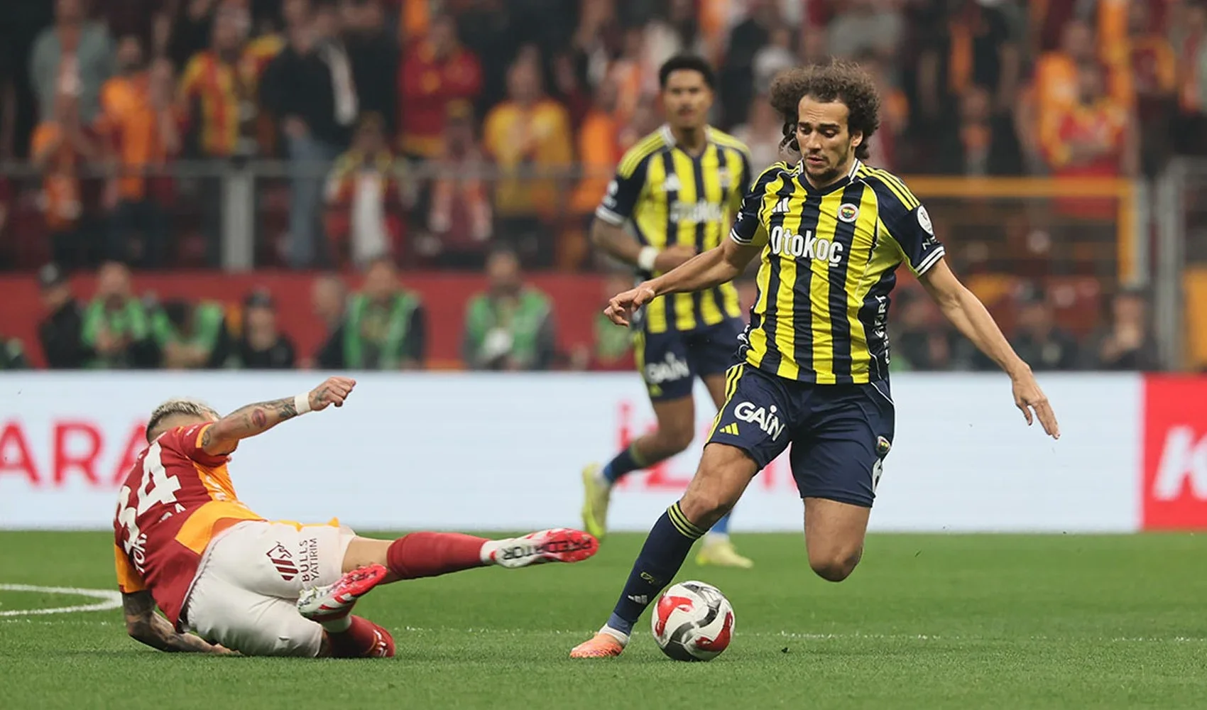 Galatasaray-Fenerbahçe derbisi 26 Ekim'e alındı! GS-FB takvimi