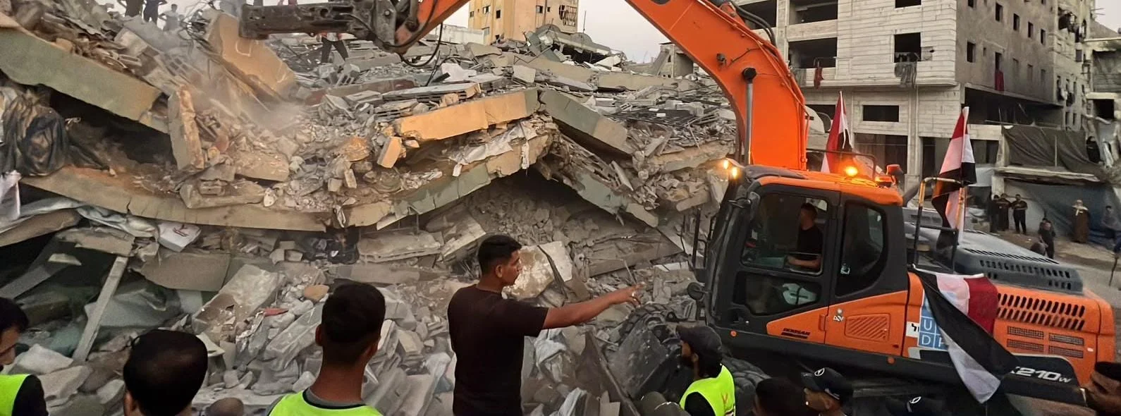 Gazze'de 6 katlı bina çöktü: 10 şehit, onlarca kayıp