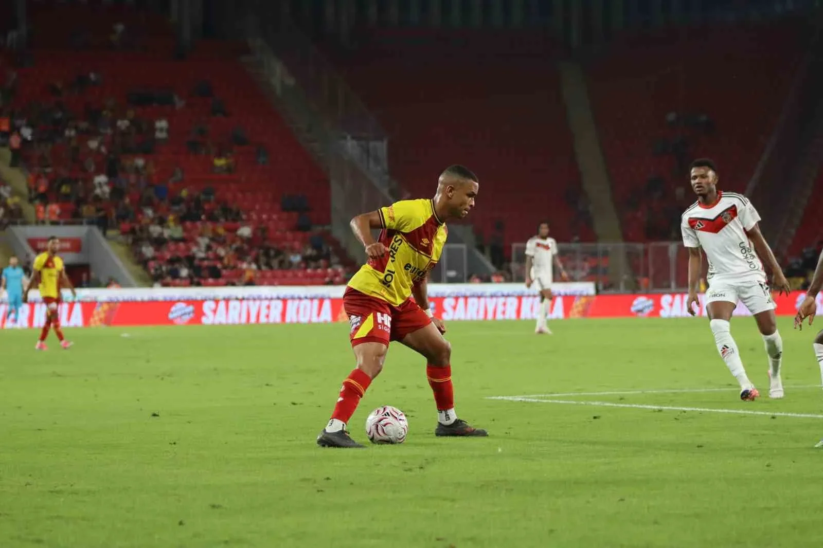 goztepe-nin-golcusu-juan-87-dakikada-1-gol-atiyor-1.webp