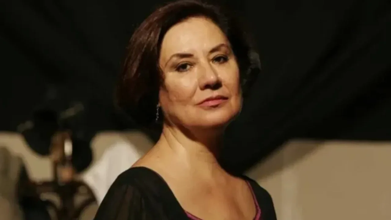 gulsen-tuncer-neden-oldu-kimdir-ask-i-memnu-nun-arsen-hanimi.webp