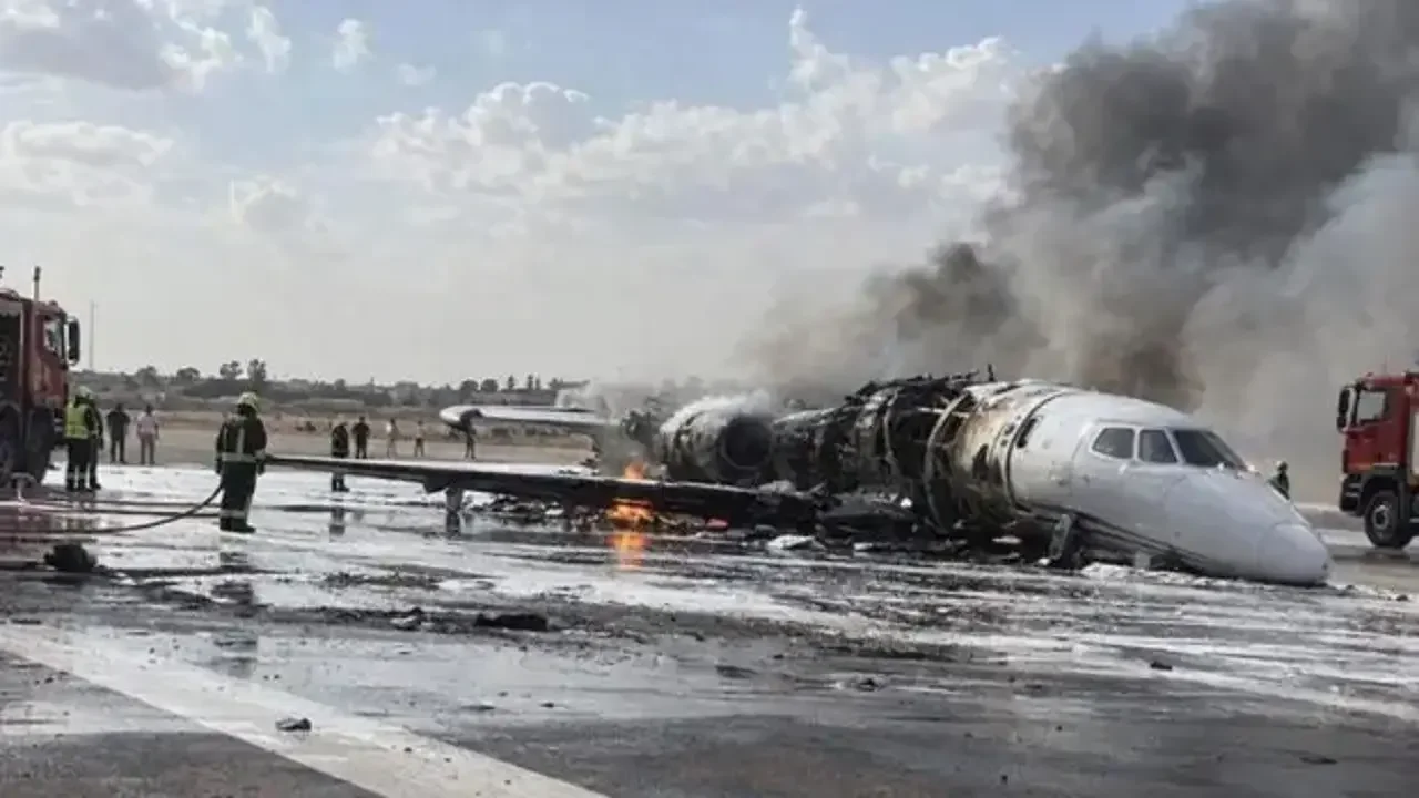 Hamdi Akın'ın TC-AKF Jeti Libya'da pistten çıktı, alev aldı