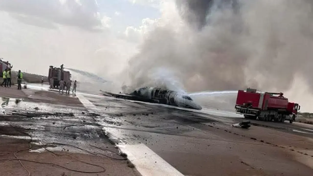 Hamdi Akın'ın TC-AKF Jeti Libya'da pistten çıktı, alev aldı