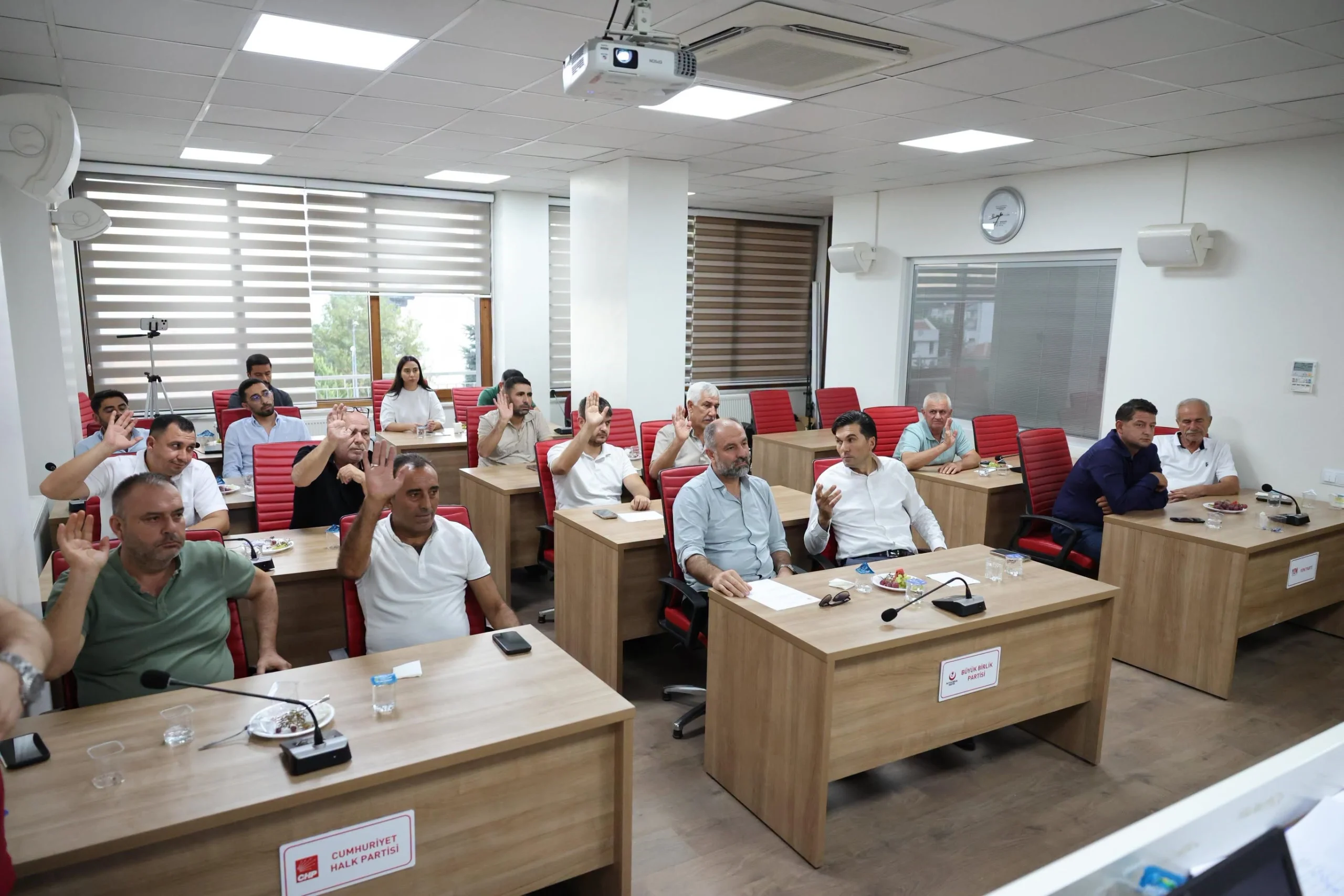 Honaz'da siyasi dengeler alt üst oldu: Yeni Parti üstünlüğünü CHP’ye kaptırdı