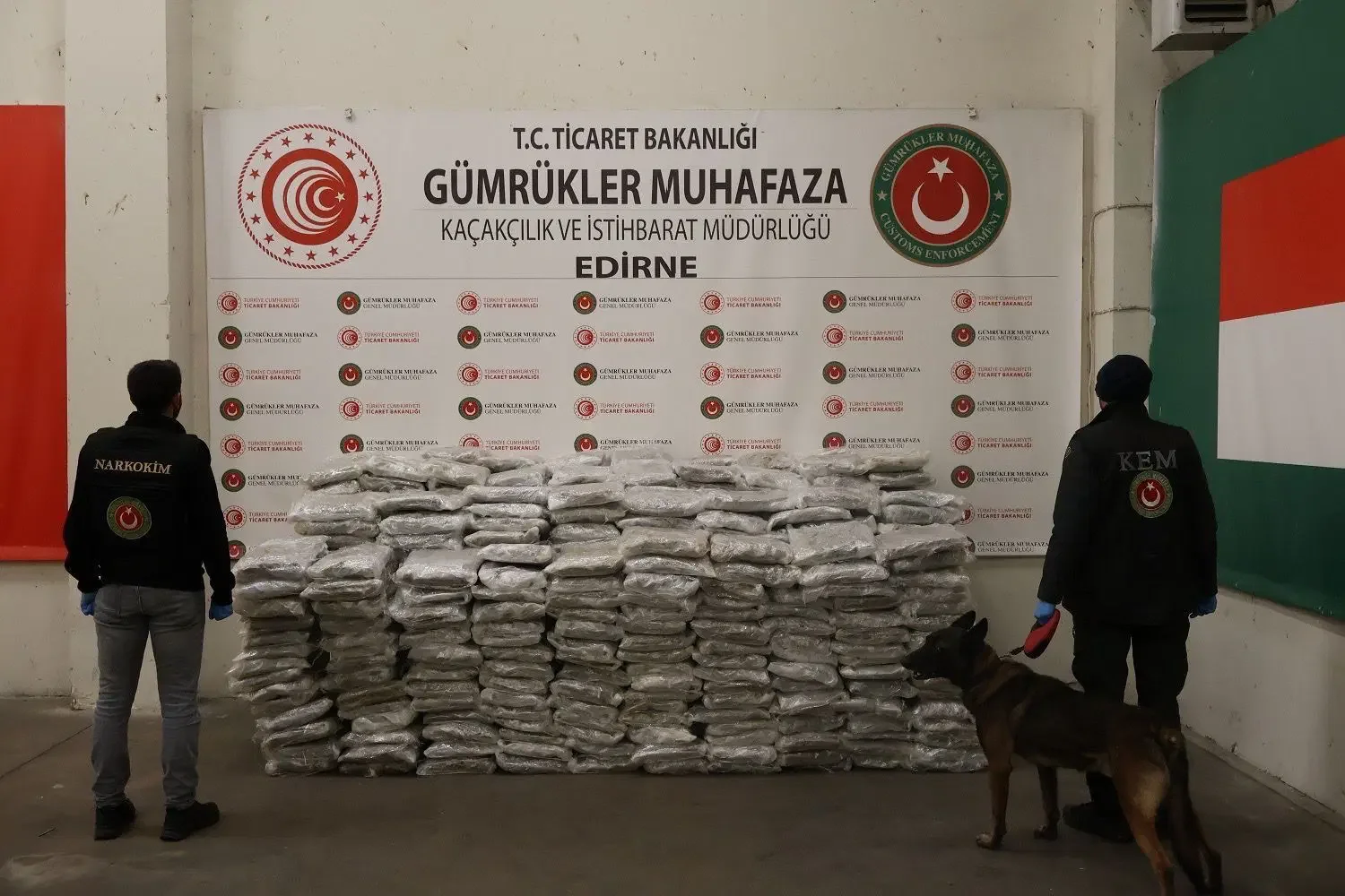 İpsala gümrükte film gibi operasyon: BETA ve AXEL zehri buldu