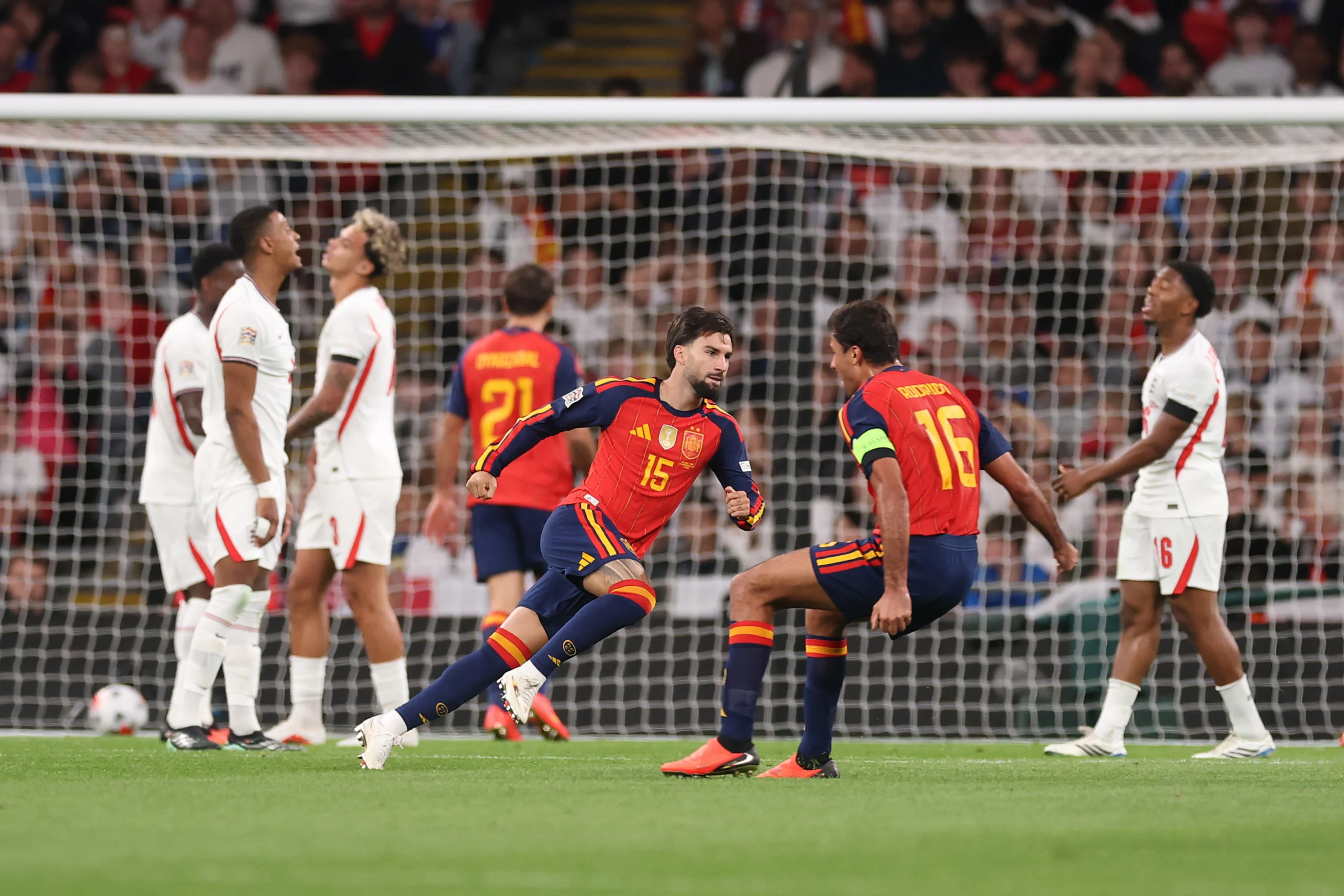 İspanya Wembley'de geriden geldi, İngiltere'yi 3-2 yendi